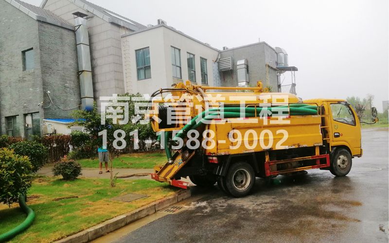246尧辰村小区化粪池清理