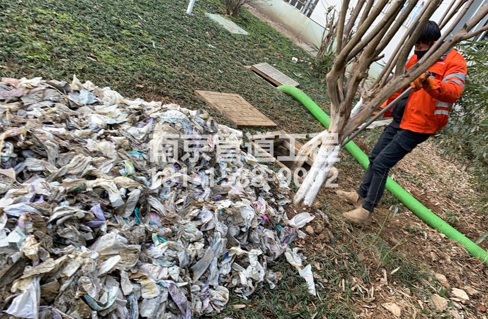 315尧辰村化粪池垃圾清理